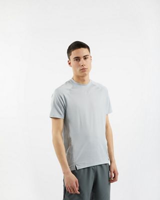 Under Armour UA STREAKER SHORTSLEEVE TEE - Herren kurz (1326579-012)